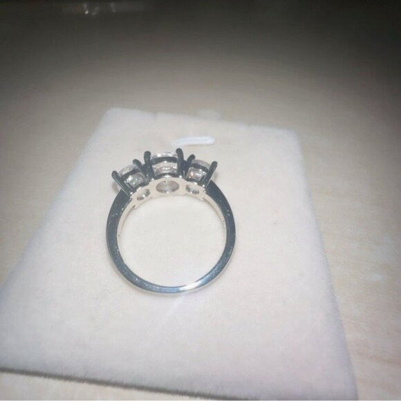 Silver Cubic Zirconia Ring 4 Carats - Picture 4 of 5